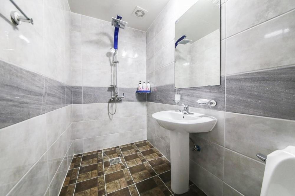 Iris Hotel Seosan Bagian luar foto