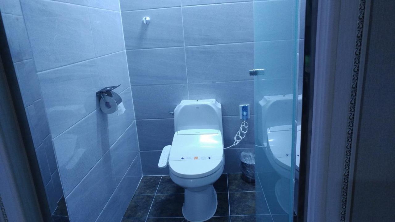 Iris Hotel Seosan Bagian luar foto