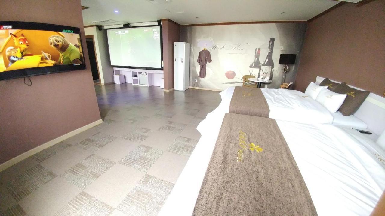 Iris Hotel Seosan Bagian luar foto