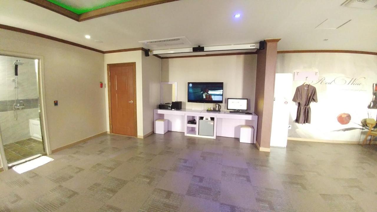 Iris Hotel Seosan Bagian luar foto