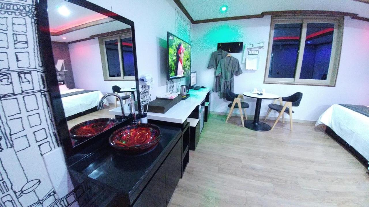 Iris Hotel Seosan Bagian luar foto
