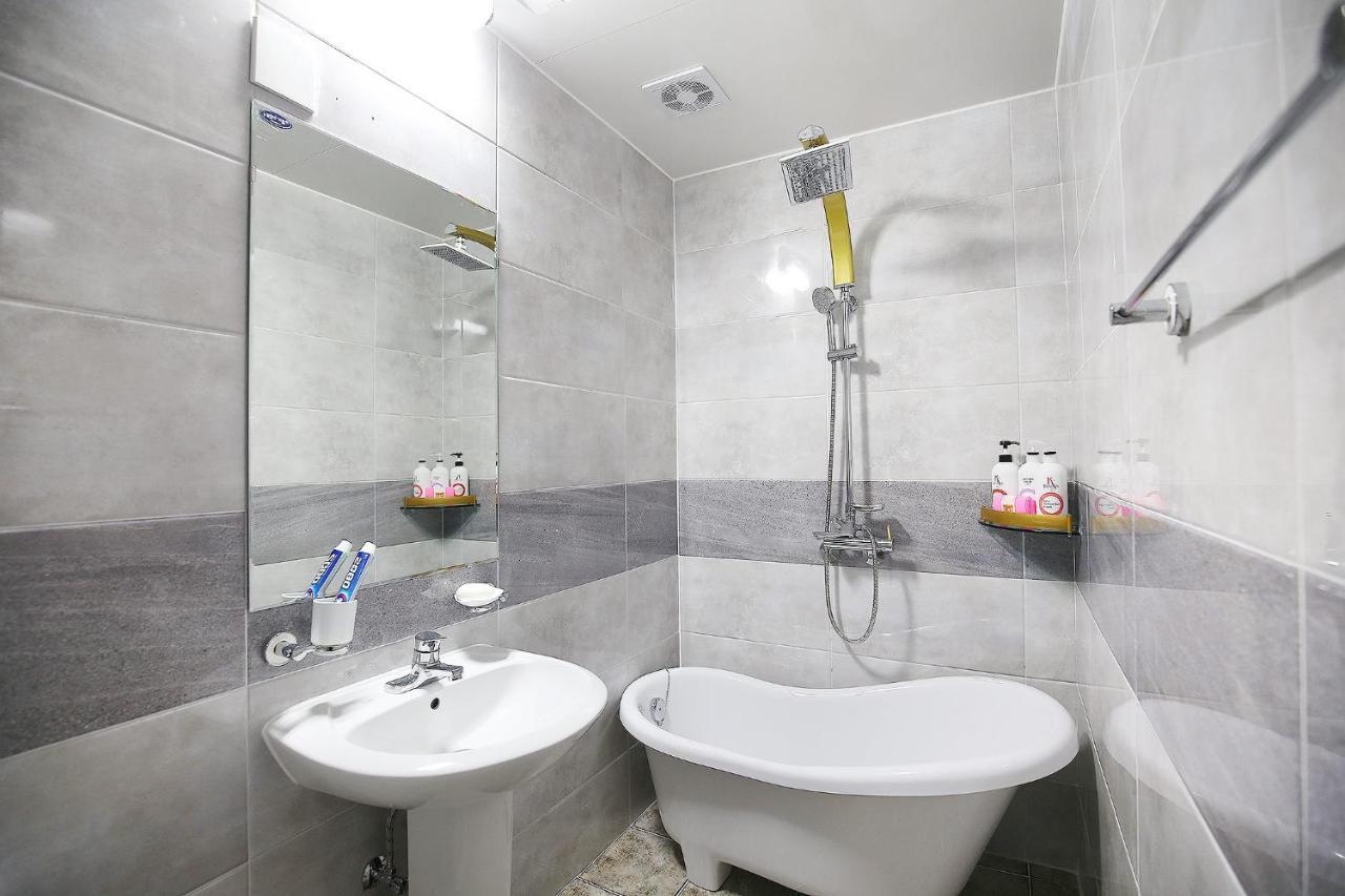 Iris Hotel Seosan Bagian luar foto