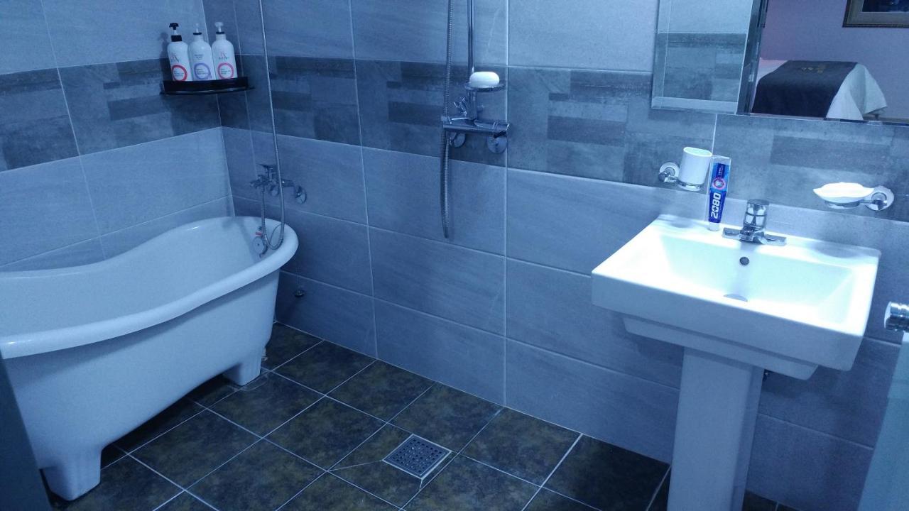 Iris Hotel Seosan Bagian luar foto