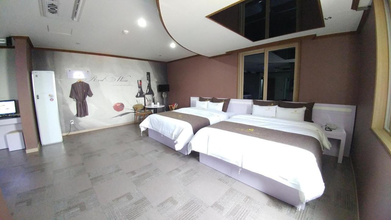 Iris Hotel Seosan Bagian luar foto
