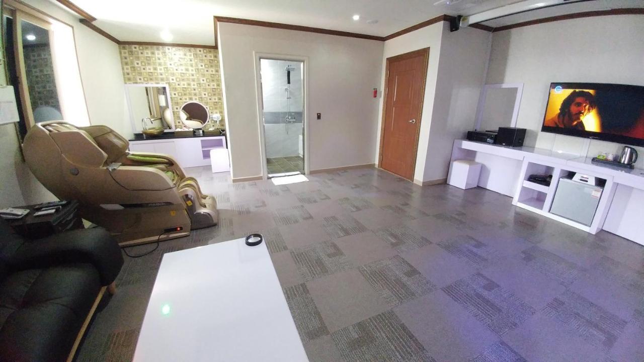 Iris Hotel Seosan Bagian luar foto