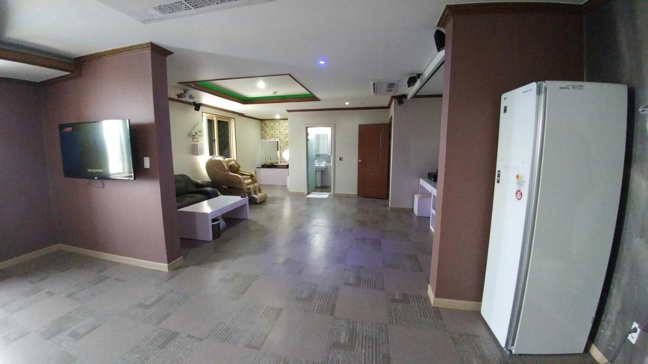 Iris Hotel Seosan Bagian luar foto