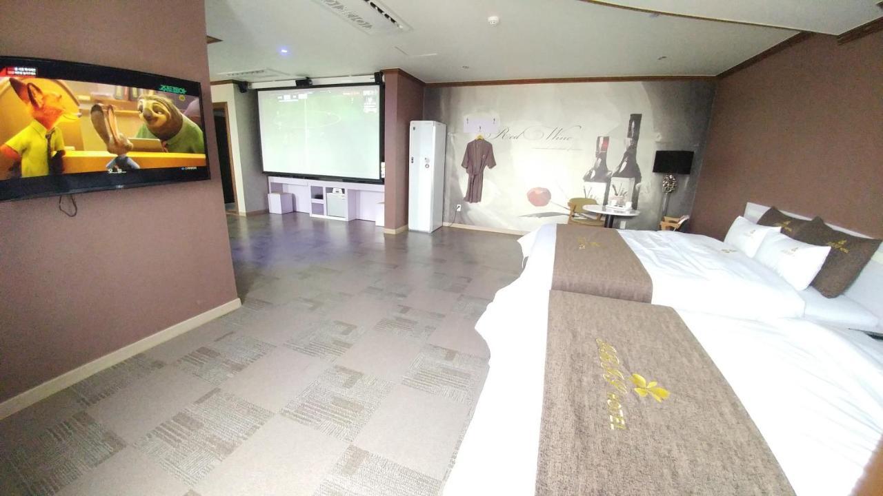 Iris Hotel Seosan Bagian luar foto