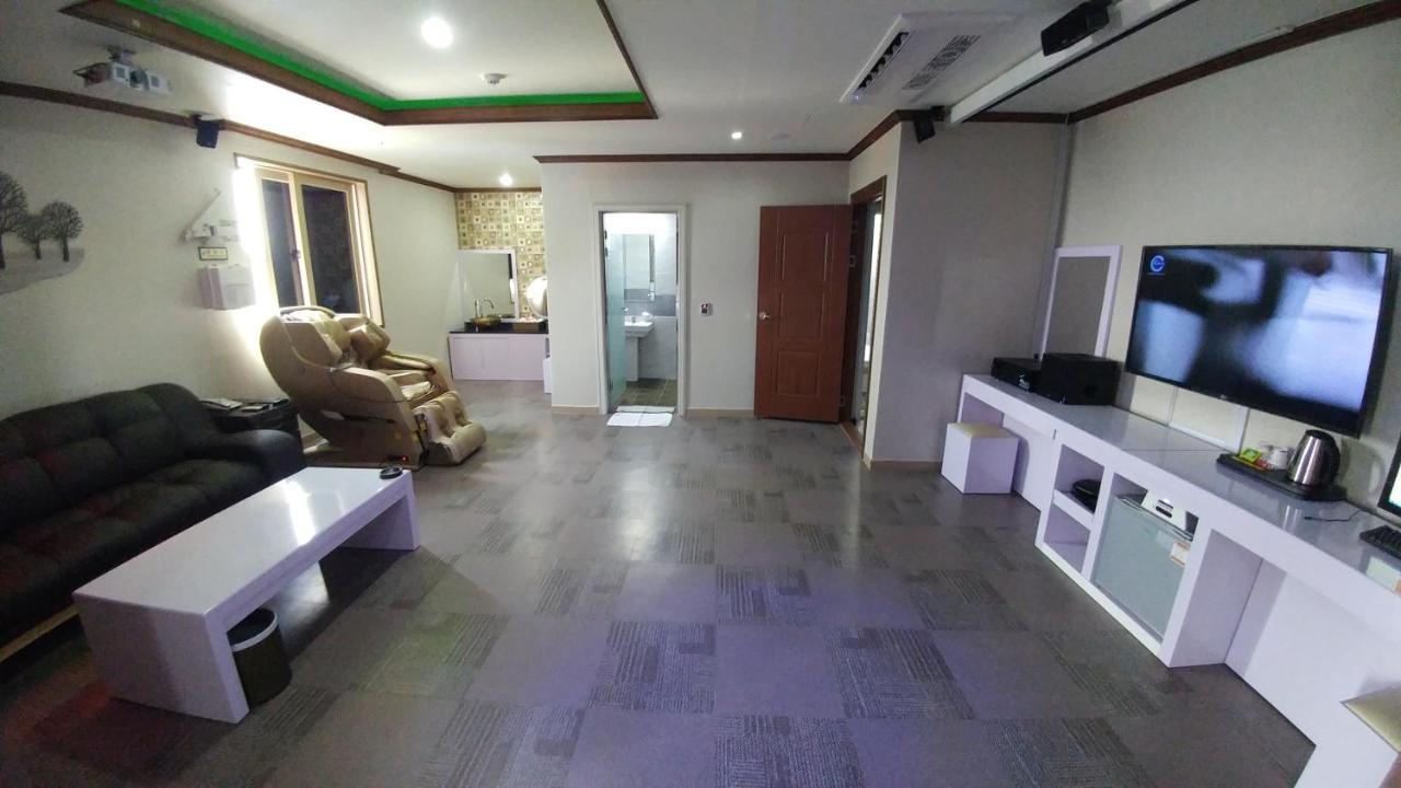 Iris Hotel Seosan Bagian luar foto