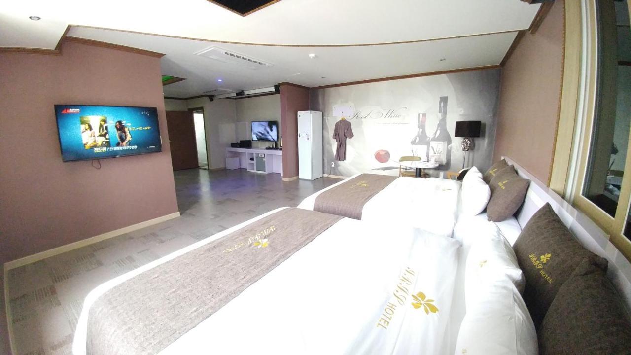 Iris Hotel Seosan Bagian luar foto