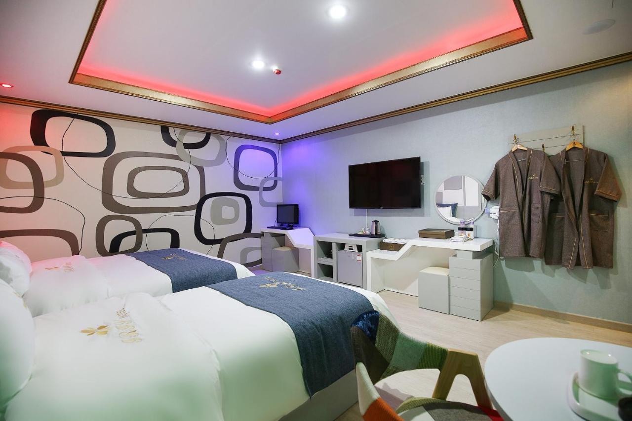 Iris Hotel Seosan Bagian luar foto
