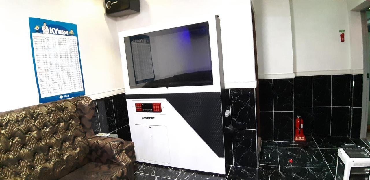 Iris Hotel Seosan Bagian luar foto